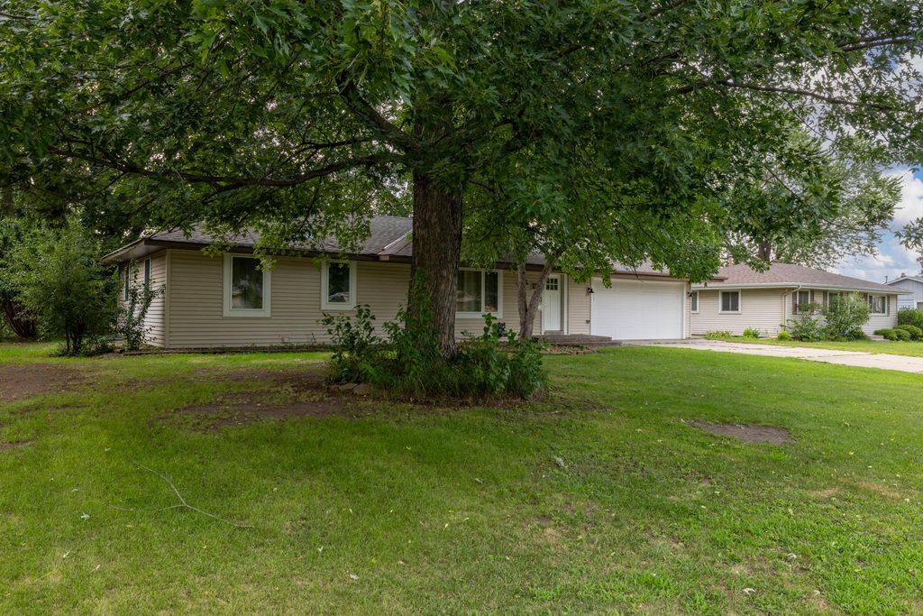 8024 Upton Avenue S, Bloomington, MN 55431 — photo 2