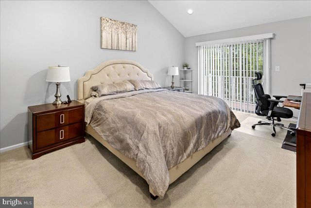 200 AMBERLEIGH DR, Pennington, NJ 08534