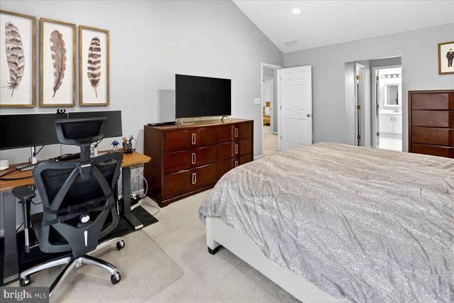 200 AMBERLEIGH DR, Pennington, NJ 08534