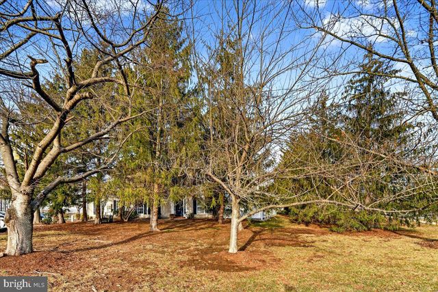 200 AMBERLEIGH DR, Pennington, NJ 08534