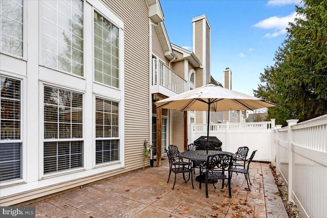 200 AMBERLEIGH DR, Pennington, NJ 08534