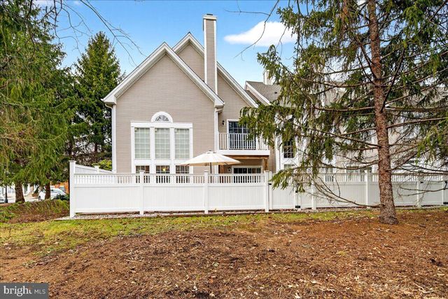 200 AMBERLEIGH DR, Pennington, NJ 08534