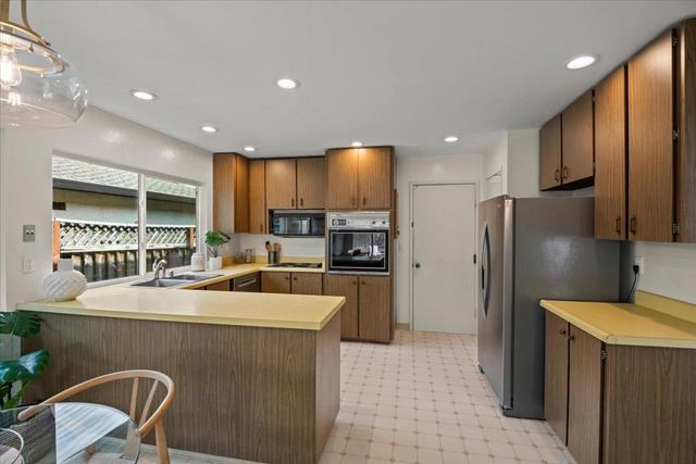 663 Smoke Tree Way, Sunnyvale, CA 94086