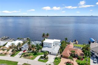 2302 SE 28th ST, Cape Coral, FL 33904