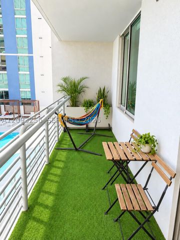325 S Biscayne Blvd 1424, Miami, FL 33131