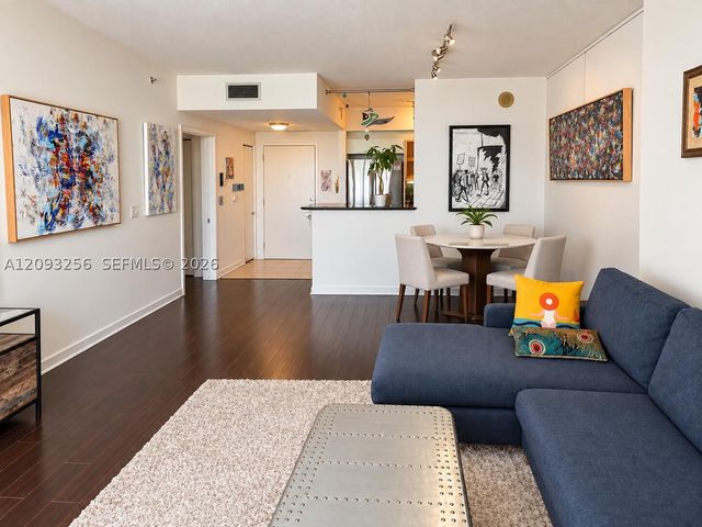 325 S Biscayne Blvd 1424, Miami, FL 33131