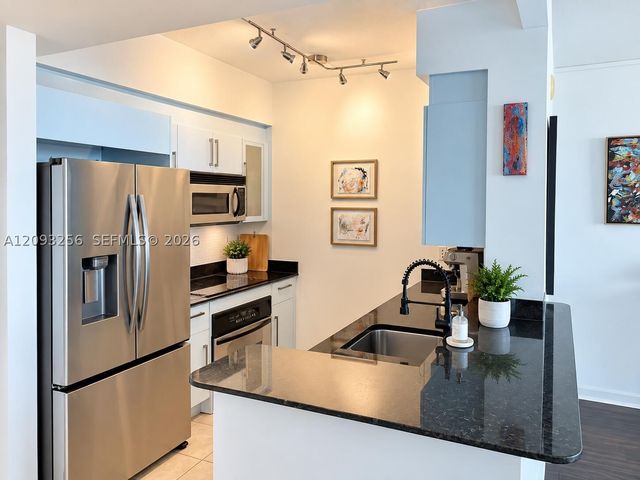 325 S Biscayne Blvd 1424, Miami, FL 33131