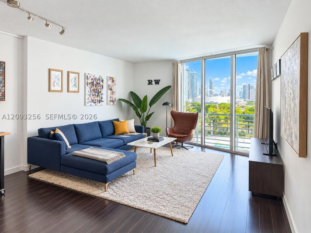 325 S Biscayne Blvd 1424, Miami, FL 33131