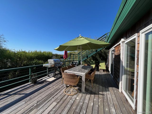 150 Clipper Roadway, Corneille Estates, NY 11770