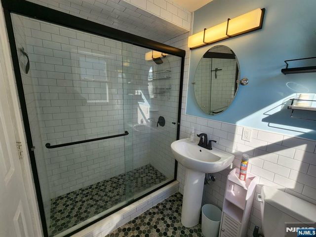 830 Pennsylvania Avenue, Lyndhurst, NJ 07071