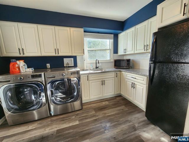 830 Pennsylvania Avenue, Lyndhurst, NJ 07071