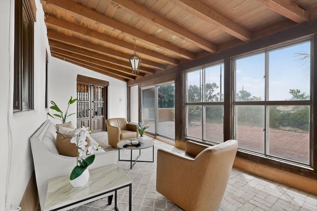 31 Entrada, Santa Fe, NM 87507