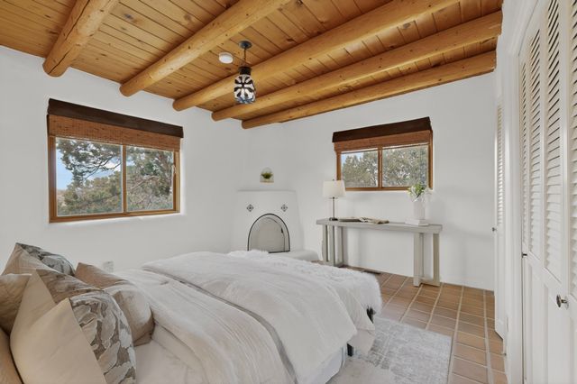31 Entrada, Santa Fe, NM 87507