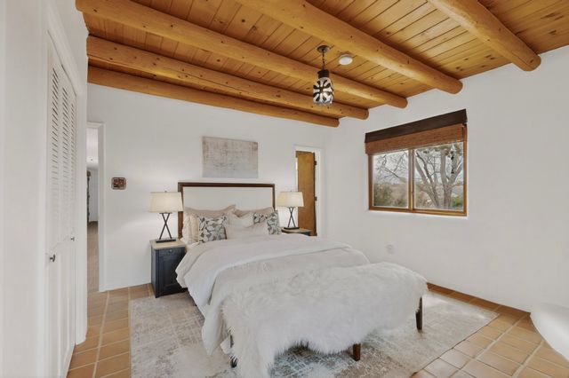 31 Entrada, Santa Fe, NM 87507