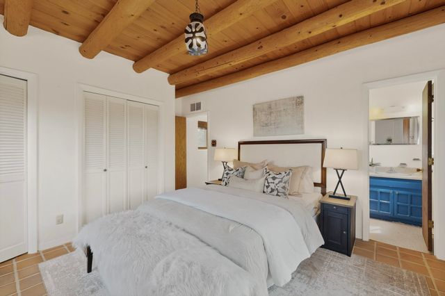 31 Entrada, Santa Fe, NM 87507