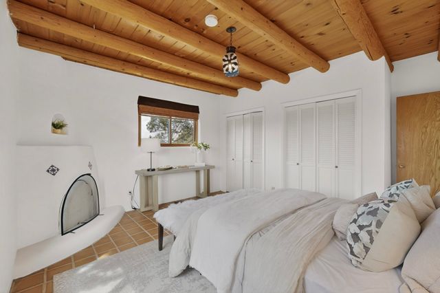 31 Entrada, Santa Fe, NM 87507