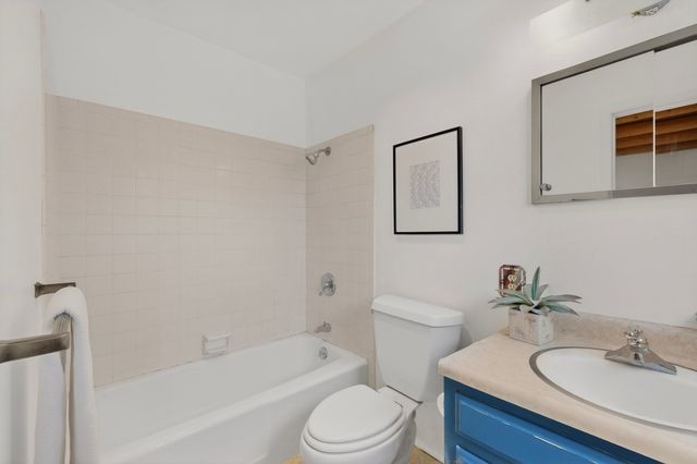 31 Entrada, Santa Fe, NM 87507