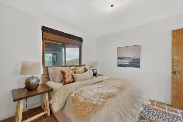 31 Entrada, Santa Fe, NM 87507