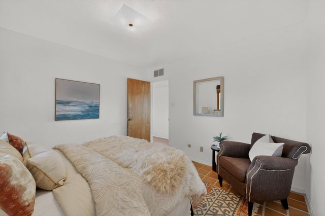 31 Entrada, Santa Fe, NM 87507