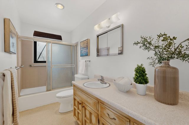 31 Entrada, Santa Fe, NM 87507