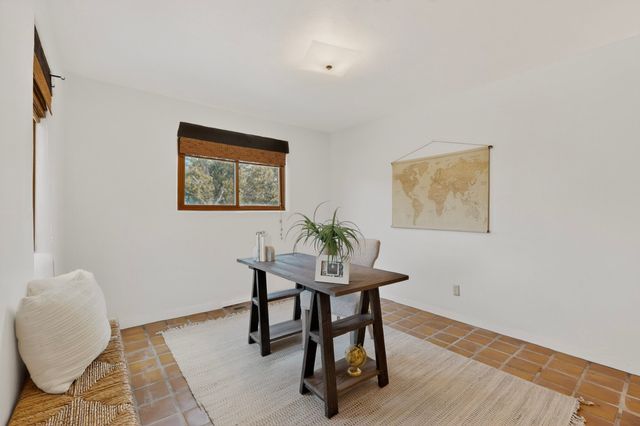 31 Entrada, Santa Fe, NM 87507