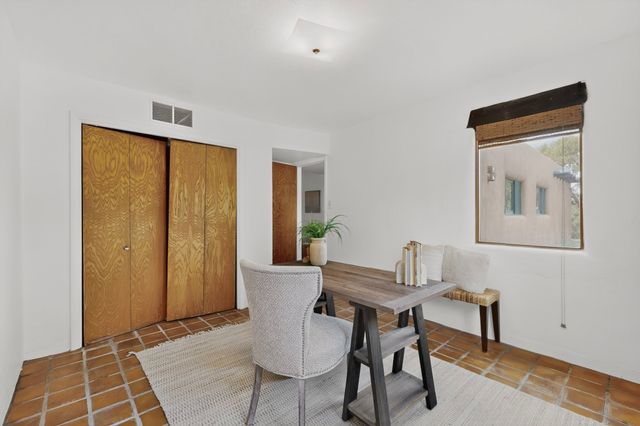 31 Entrada, Santa Fe, NM 87507