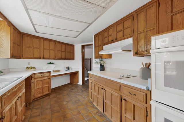 31 Entrada, Santa Fe, NM 87507