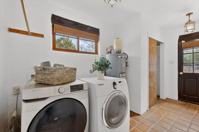 31 Entrada, Santa Fe, NM 87507