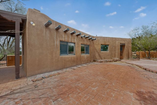 31 Entrada, Santa Fe, NM 87507
