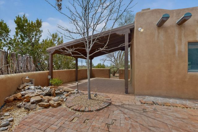 31 Entrada, Santa Fe, NM 87507