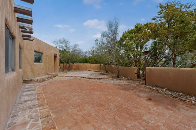 31 Entrada, Santa Fe, NM 87507