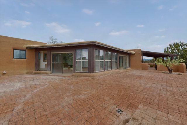31 Entrada, Santa Fe, NM 87507