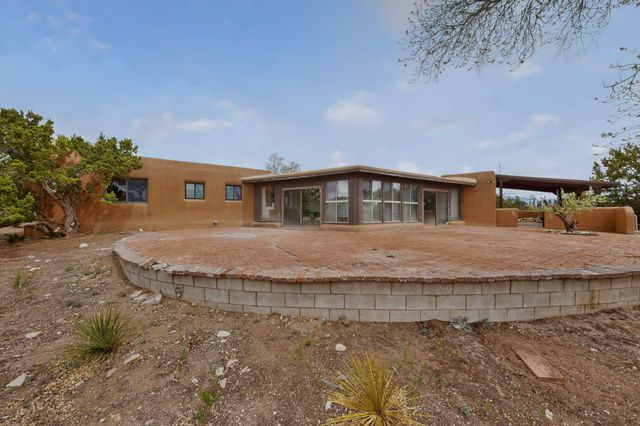 31 Entrada, Santa Fe, NM 87507