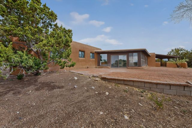 31 Entrada, Santa Fe, NM 87507