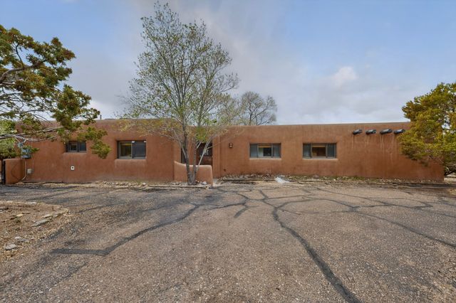 31 Entrada, Santa Fe, NM 87507