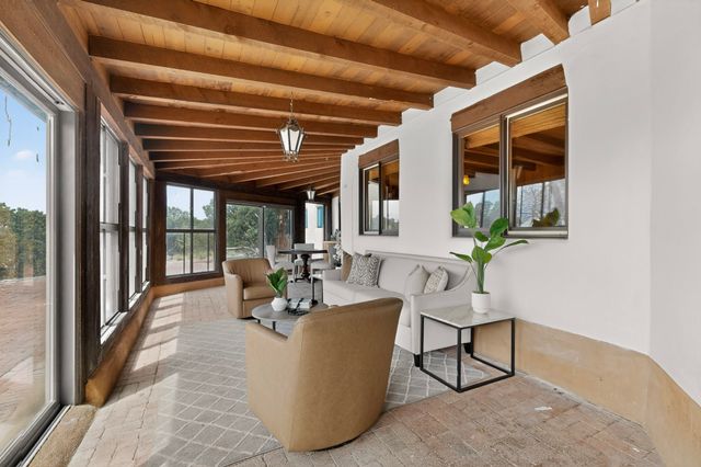 31 Entrada, Santa Fe, NM 87507