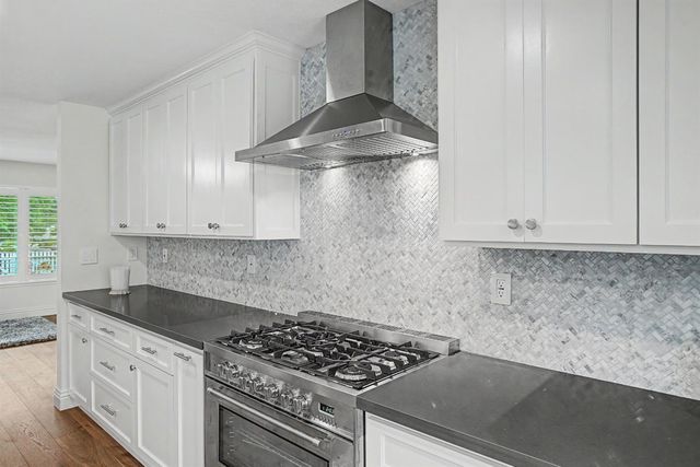 2707 Latham Dr, Sacramento, CA 95864