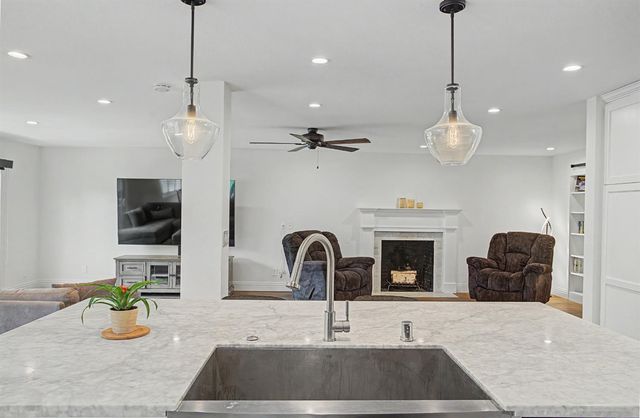 2707 Latham Dr, Sacramento, CA 95864