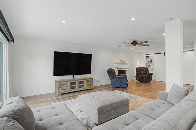 2707 Latham Dr, Sacramento, CA 95864