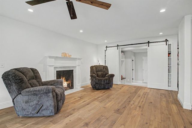 2707 Latham Dr, Sacramento, CA 95864