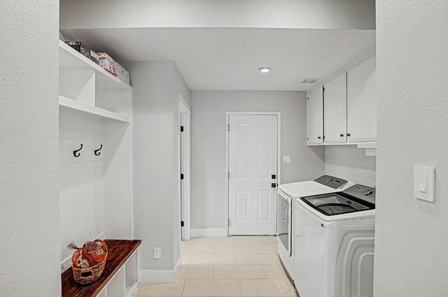 2707 Latham Dr, Sacramento, CA 95864
