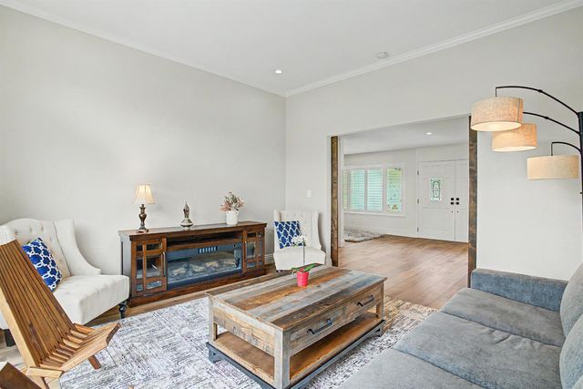 2707 Latham Dr, Sacramento, CA 95864