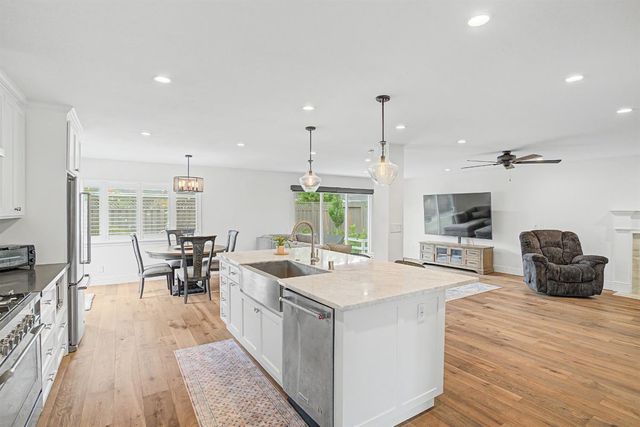 2707 Latham Dr, Sacramento, CA 95864