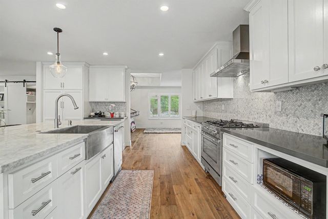 2707 Latham Dr, Sacramento, CA 95864