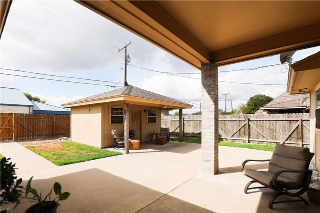 1408 Encino Ave, Alice, TX 78332