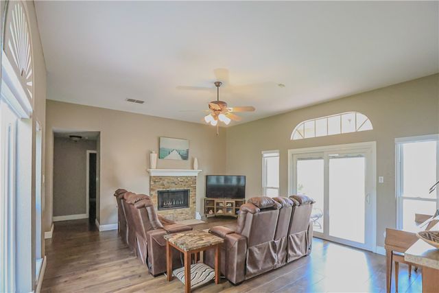 1408 Encino Ave, Alice, TX 78332