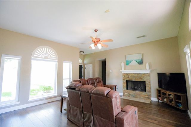 1408 Encino Ave, Alice, TX 78332