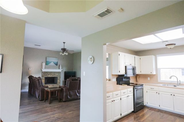 1408 Encino Ave, Alice, TX 78332