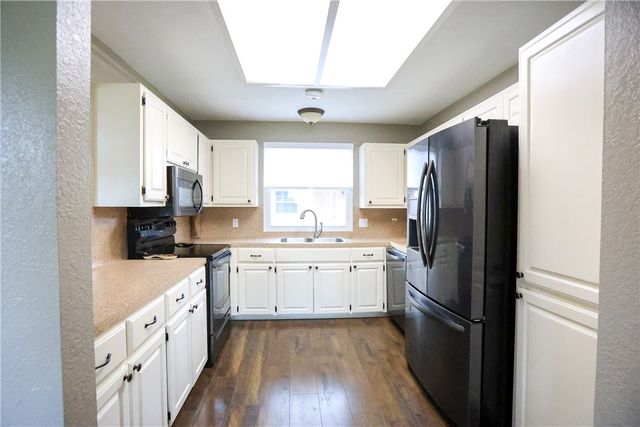 1408 Encino Ave, Alice, TX 78332