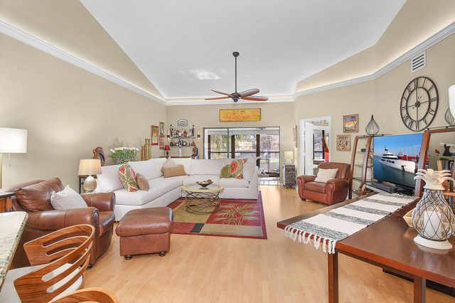 6040 SE Martinique Dr 201, Stuart, FL 34997